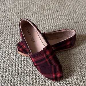 TOMS Women's Red and Black Plaid Flats